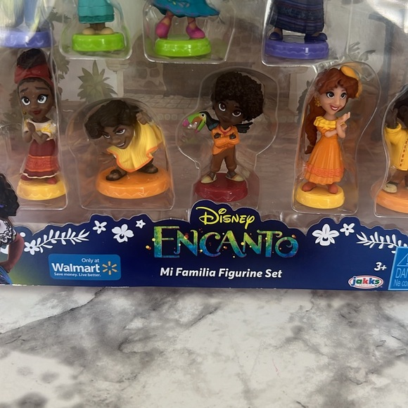 NIB Disney ENCANTO MI Familia figure set - Picture 2 of 4